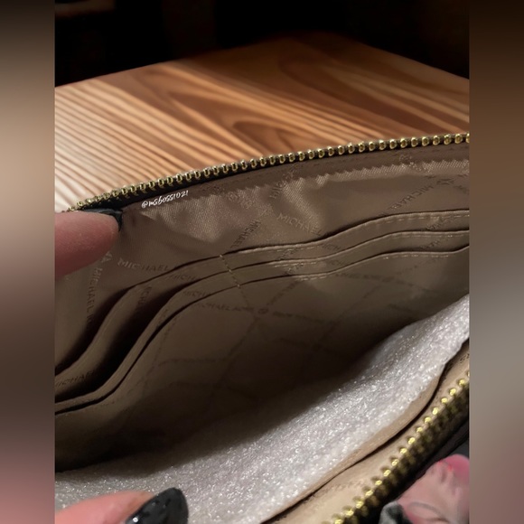 Michael Kors RARE MK Patent Leather Wristlet in Mulberry/Brown NWT - Picture 4 of 4